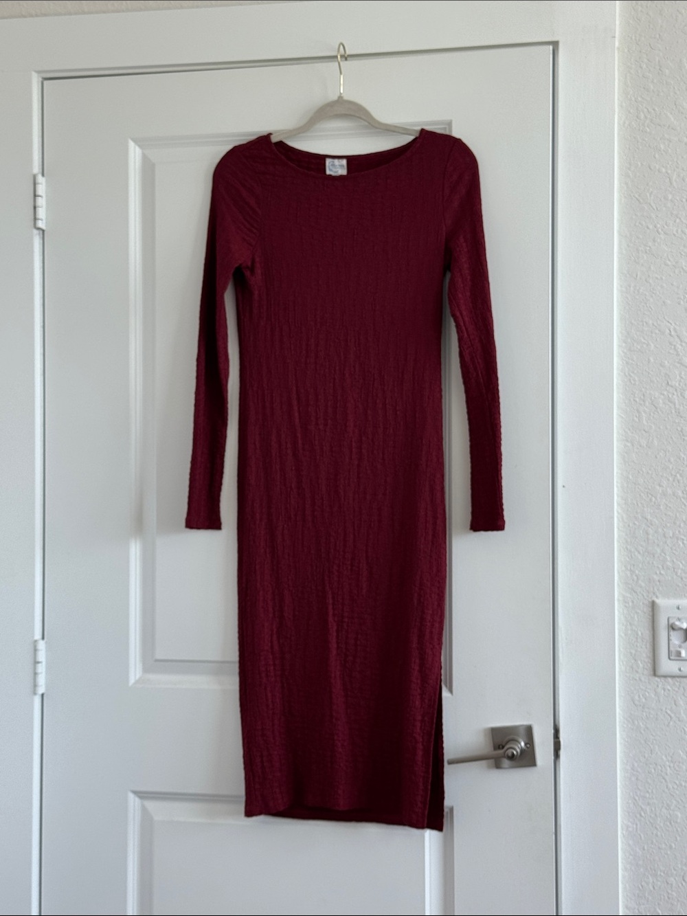 Francesca's Collections Long-Sleeve Ribbed Midi Dress in Burgundy